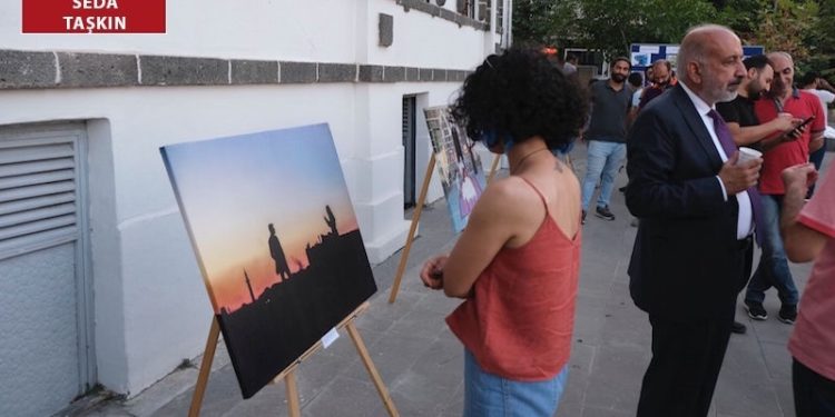 'Suriçi' konulu fotoğraf sergisine yoğun ilgi