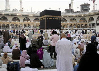 Suudi Arabistan duyurdu; tam aşılanmış yabancılar umre ziyareti yapabilecek
