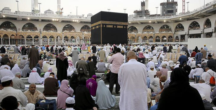 Suudi Arabistan duyurdu; tam aşılanmış yabancılar umre ziyareti yapabilecek