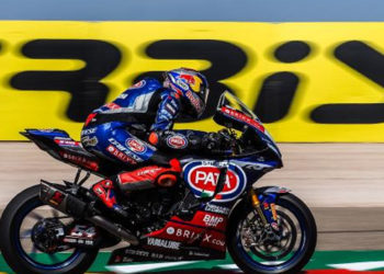 Toprak Razgatlıoğlu'ndan İngiltere'de çifte zafer