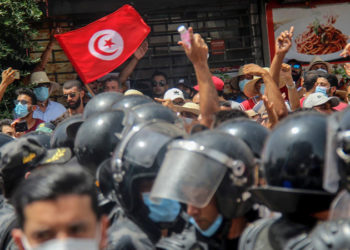 Tunus'ta 1 ay süreyle sokağa çıkma yasağı ilan edildi