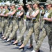 Ukrayna Savunma Bakanı, bağımsızlık günü töreninde kadın askerler için tepki çeken topuklu ayakkabı kararını savundu