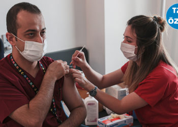 Uzmanlar, Fahrettin Koca'nın 'üçüncü doz' açıklamasını değerlendirdi; "BioNTech olanlar için gerekli değil; açıklama kafa karıştırıcı"