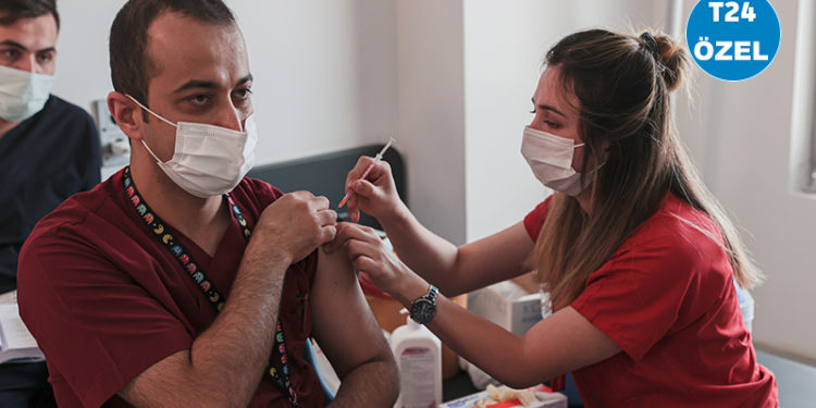 Uzmanlar, Fahrettin Koca'nın 'üçüncü doz' açıklamasını değerlendirdi; "BioNTech olanlar için gerekli değil; açıklama kafa karıştırıcı"