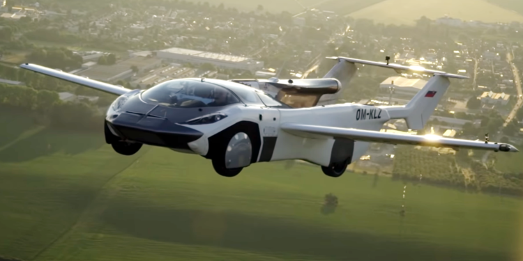 Uçan araba Aircar iki havaalanı arasındaki ilk test uçuşunu gerçekleştirdi