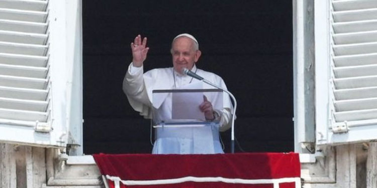 Vatikan: Papa Francesco başarılı bir bağırsak ameliyatı geçirdi