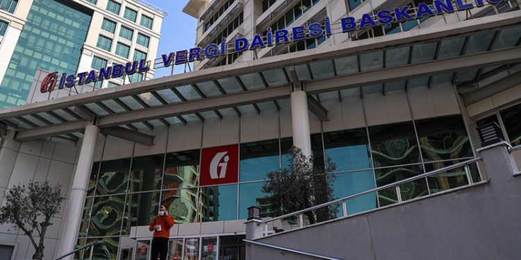 Vergi daireleri pazartesi günü saat 19.00'a kadar açık olacak