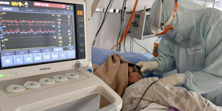 Virüsün iki farklı türü ile enfekte olan kadın hayatını kaybetti