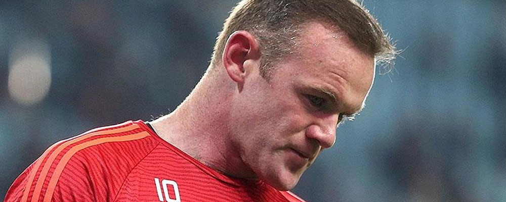 Wayne Rooney oyuncusu Jason Knight'ı sakatladı