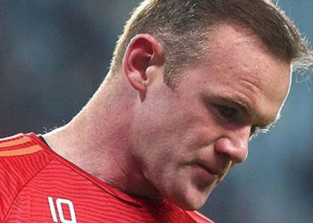Wayne Rooney oyuncusu Jason Knight'ı sakatladı