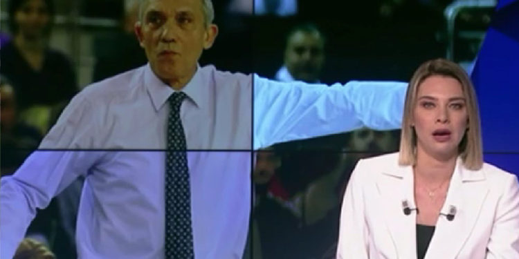 Yayıncı kuruluş spikeri Roksan Kunter, canlı yayında babasının istifa haberini sundu