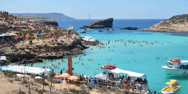 Yetişkinlerin yüzde 79'unun aşılandığı Malta, iki doz aşı olmayan turistleri ülkeye kabul etmeyecek