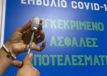Yunanistan, çeşitli meslek gruplarına zorunlu Covid aşısını değerlendiriyor