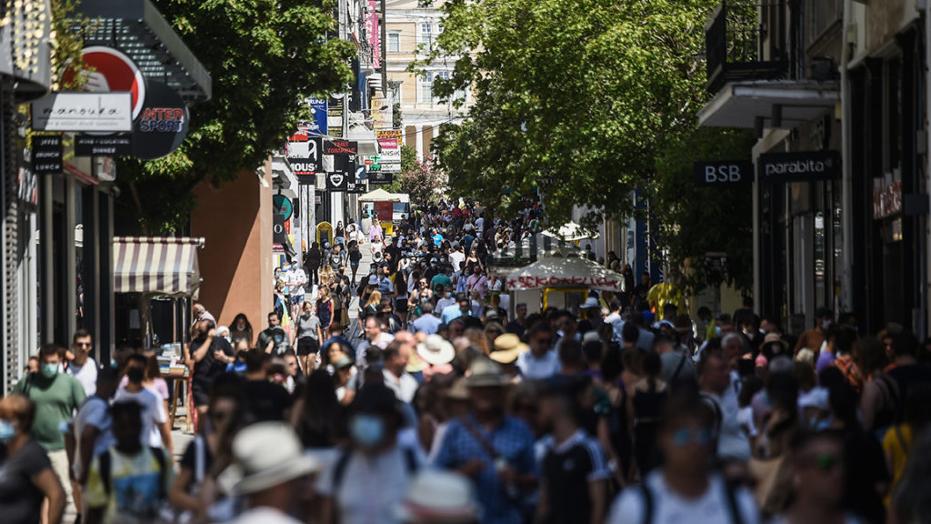 Yunanistan'da artan Koronavirüs vakaları, kısıtlamaları sertleştirdi