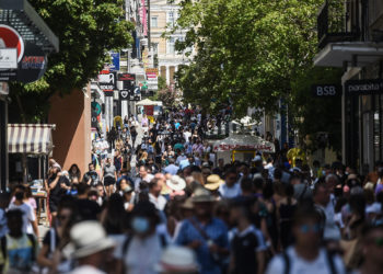 Yunanistan'da artan Koronavirüs vakaları, kısıtlamaları sertleştirdi