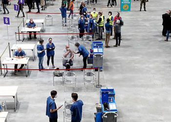 Çekya'da Covid-19 aşılarını yaptıran devlet çalışanlarına 2 gün ücretli tatil