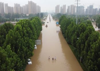 Çin'de sel ve heyelan: Yıkılan binadan bebeğini kurtaran anne hayatını kaybetti