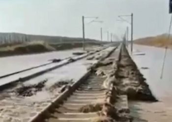 Çorlu’yu hatırlattı: Yağmurdan hızlı tren hattı kullanılamaz hale geldi, seferler iptal edildi