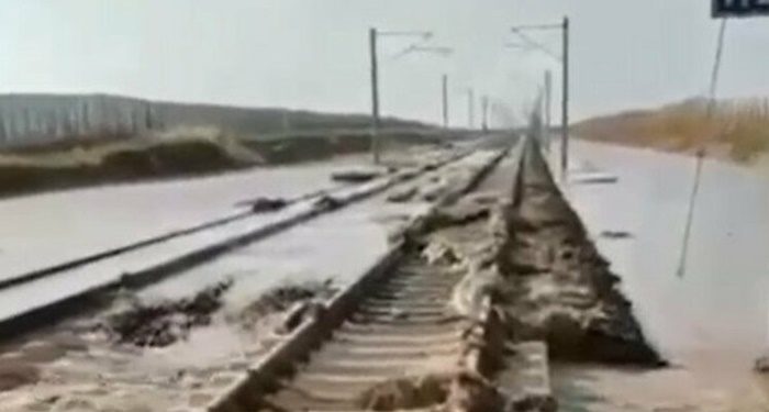 Çorlu’yu hatırlattı: Yağmurdan hızlı tren hattı kullanılamaz hale geldi, seferler iptal edildi