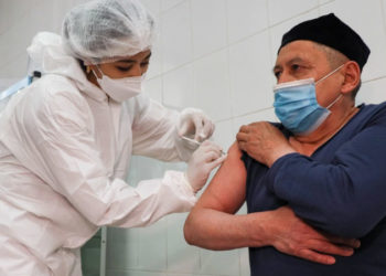 Özbekistan'da devlet kurumları ve hizmet sektörü çalışanlarına aşı zorunluluğu getirildi