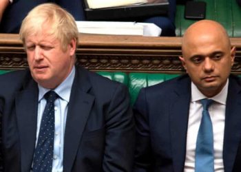 İki doz aşı yaptıran İngiltere Sağlık Bakanı Kovid-19 oldu; Başbakan Johnson karantinaya girdi