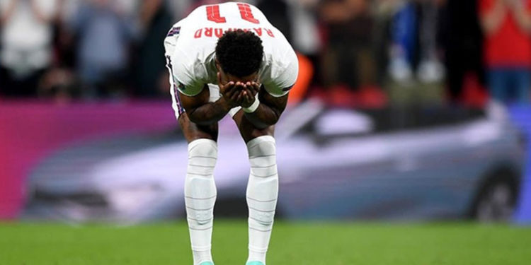 İngiliz futbolcu Rashford: Kökenim ve kimliğim nedeniyle asla özür dilemeyeceğim