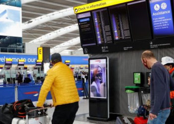 İngiltere aşılananlara uluslararası seyahat kurallarını gevşetti