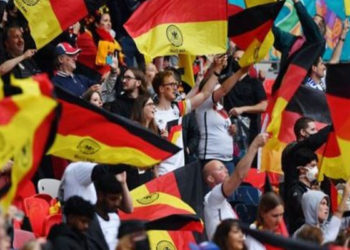 İngiltere yenilgisi sonrası ağlayan Alman çocuk için toplanan 36 bin sterlin UNICEF'e bağışlandı