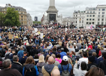 İngiltere'de aşı karşıtlarının protestosuna polis müdahalede bulundu