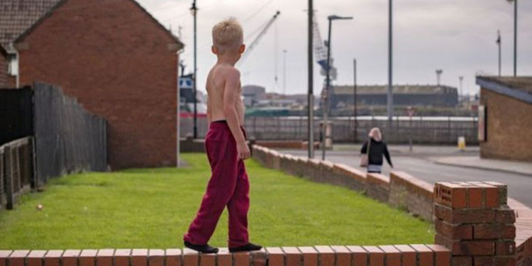 İngiltere'de temel hizmet çalışanı ailelere mensup 'bir milyondan fazla çocuk yoksulluk içinde yaşıyor'