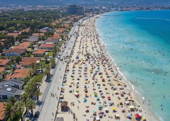 İstanbul Üniversitesi Tıp Fakültesi Dekanı: Ağustos ortası 20 binli rakamları görürsek şaşırmayın; 4. dalga, sonbaharı beklemeyecek