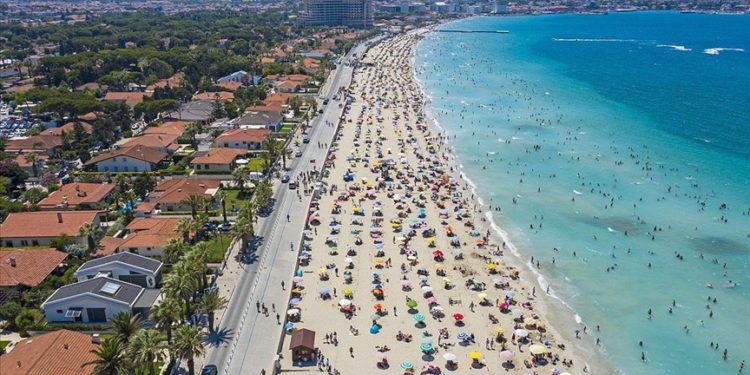 İstanbul Üniversitesi Tıp Fakültesi Dekanı: Ağustos ortası 20 binli rakamları görürsek şaşırmayın; 4. dalga, sonbaharı beklemeyecek
