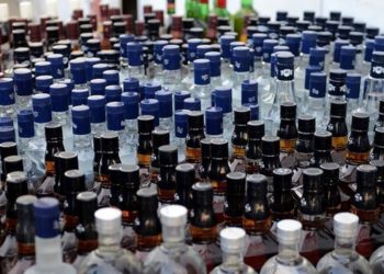 İstanbul'da 8 bin litre sahte i&ccedil;ki ele ge&ccedil;irildi