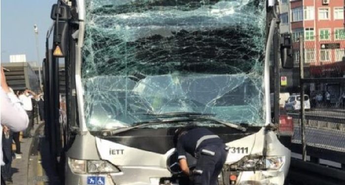 İstanbul’da metrobüs kazası: 24 yaralı