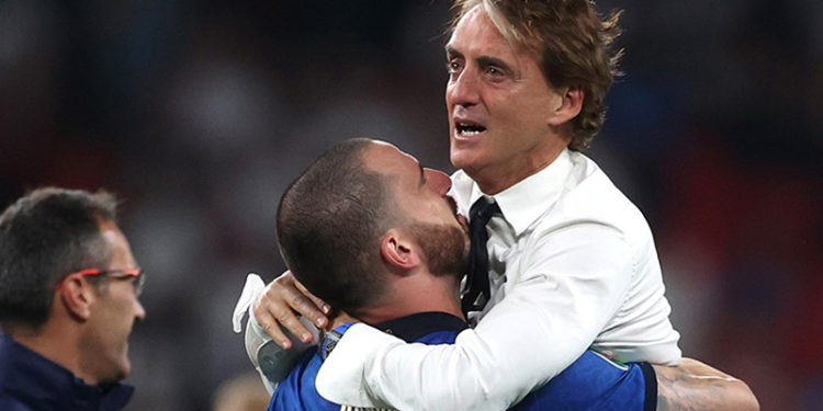 İtalya teknik direktörü Mancini: Mutlu ve gururluyuz; bu şampiyonluğu tüm İtalyanlara armağan ediyoruz"