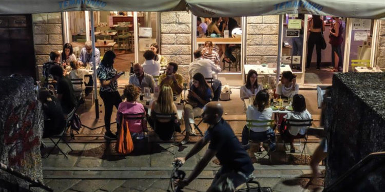 İtalya'da günlük vaka sayısı 2 binin üzerine çıktı