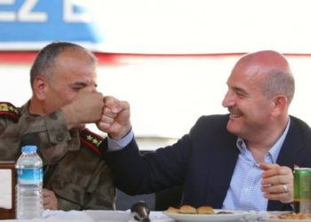 İ&ccedil;işleri Bakanı Soylu: Ay-yıldızlı tabutları taşımakla millet olunur