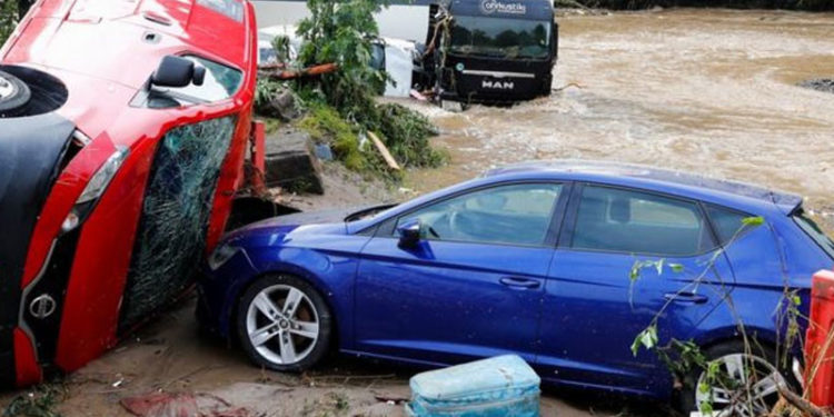Şiddetli yağışlar Avrupa'da hayatı olumsuz etkiliyor: Almanya ve Belçika'da çok sayıda can kaybı var
