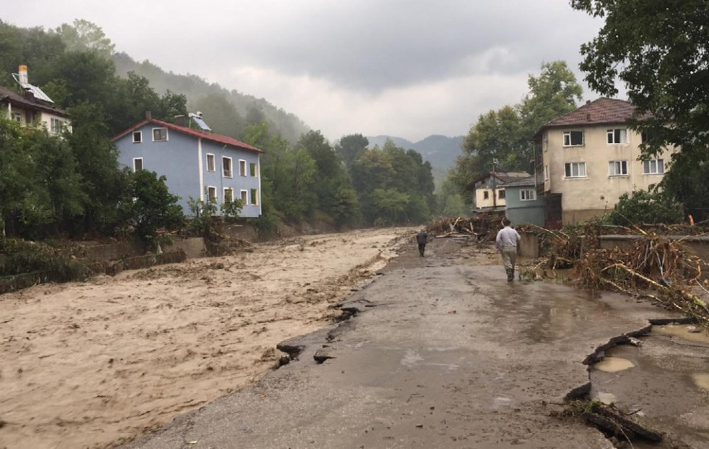 İçişleri Bakanlığı’ndan sel uyarısı: Risk devam ediyor, güvenli bölgeleri terk etmeyin