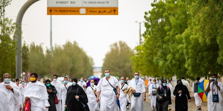 Suudi Arabistan, umre ziyaretleri için aylık 2 milyon kişiyi kabul edecek