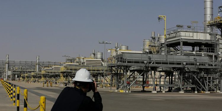 Suudi Arabistan’ın petrol şirketi Aramco, Covid-19 salgını öncesi gelirine ulaştı