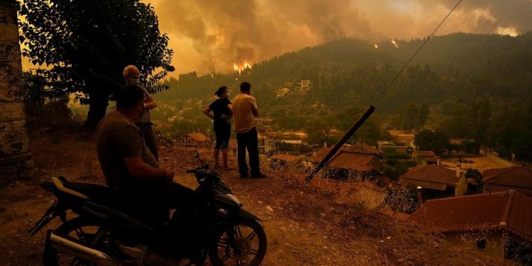 Yunanistan, orman yangınları sonrası yardımların koordinesi için bakan yardımcısı atadı