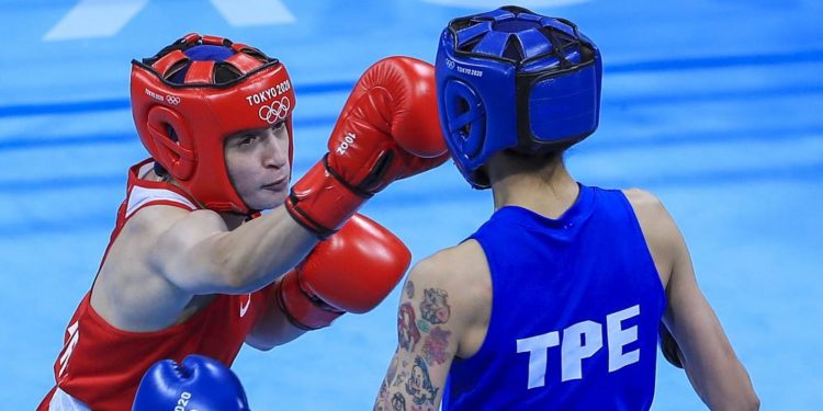 Tokyo Olimpiyat Oyunları’nda boksta kadınlar 51 kiloda Buse Naz Çakıroğlu, gümüş madalya kazandı