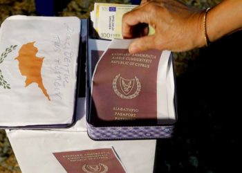 Kıbrıs Rum Yönetimi’nden KKTC’li siyasilere pasaport iptal yaptırımı