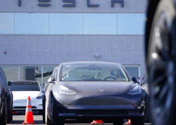ABD: Tesla’nın otonom pilottaki aracı kaza yaptı, 2 kişi yaralandı