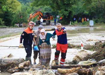 Sel ve taşkınlar Karadeniz’i teslim aldı: Sinop, Kastamonu ve Bartın’da ağır hasar oluştu