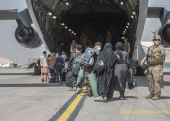 Afganistan’dan tahliye sürerken, ilk ABD birliği ülkeden ayrıldı