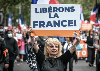 Fransa’da Covid-19 önlemlerine uymayan işletmelere 9 bin euro para ve hapis cezası geliyor