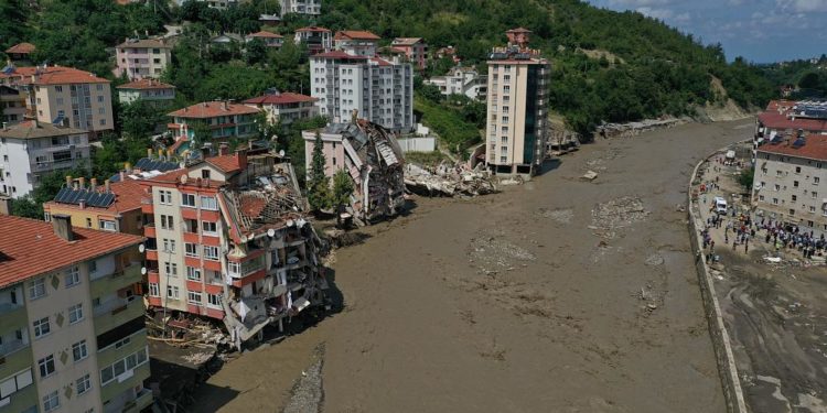 Batı Karadeniz’de felaketin sebebi aşırı yağışlar mı, HES’ler mi?