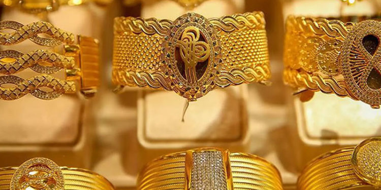 120 bin TL'lik ziynet eşyası çalıp su dolu sürahi bıraktılar